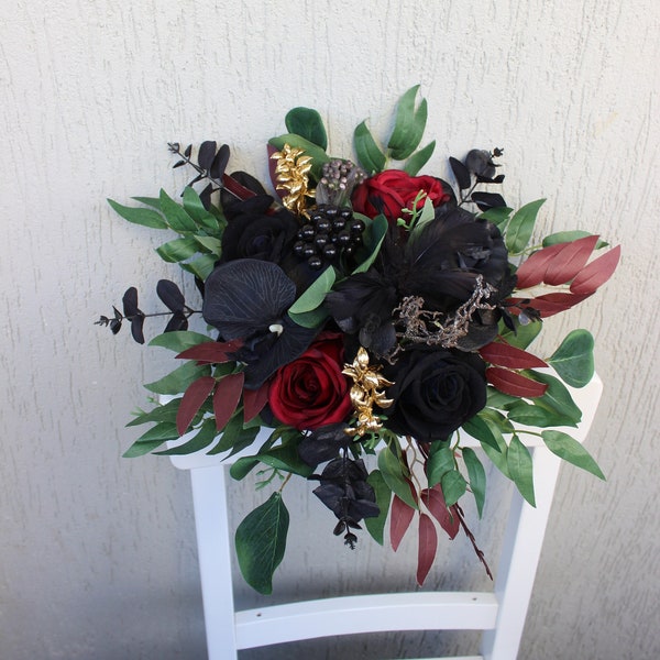 Burgundy black gold bouquet, gothic wedding bouquet,  moody wedding flowers