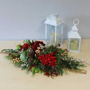 Christmas flowers centerpiece, burgundy christmas centerpiece, floral arrangement, winter table decor, christmas greens