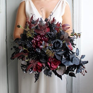 Burgundy black bouquet, Gothic wedding bouquet, Winter wedding bouquet, Moody bouquet