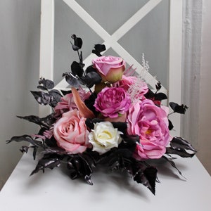 Black mauve pink table centerpiece, Gothic wedding table decor, Wedding flowers