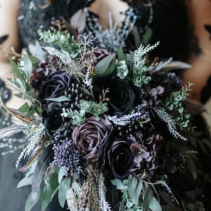 Salbei mauve lila schwarzer Strauß, Dunkler Hochzeitsstrauß, Gothic Strauß, Kaskadenbrautstrauß