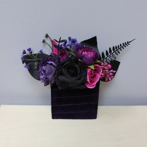 Deep purple magenta black pocket boutonniere,  Pocket square, Gothic wedding boutonniere