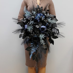 Ramo de novia gótico, ramo de novia azul oscuro, ramo de novia con un toque melancólico