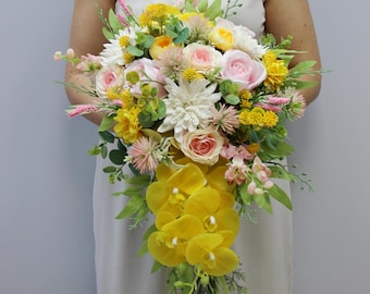 Sommerhochzeitsstrauß Hellrosa gelber Brautstrauß Wildblumenstrauß