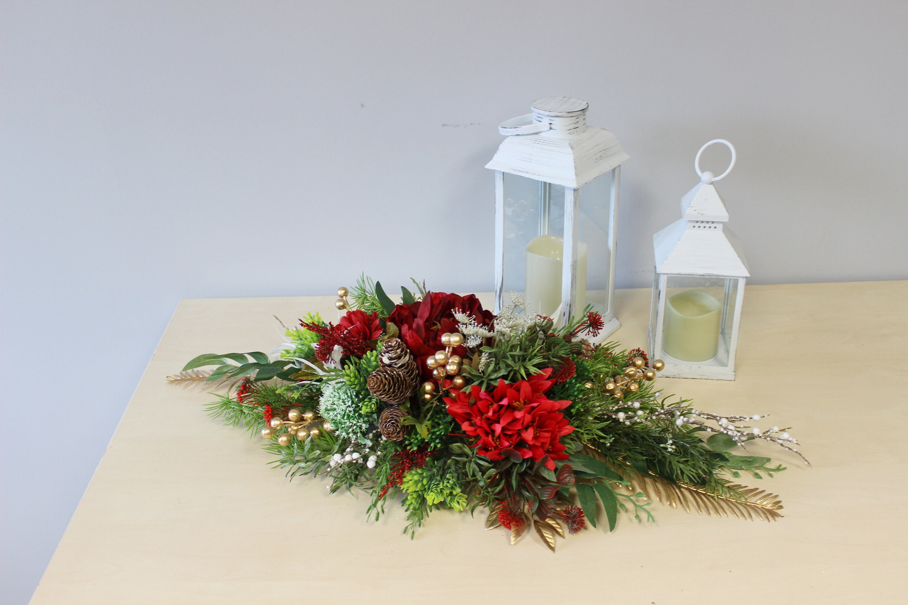 クリスマスの花のセンターピース、バーガンディのクリスマスのセンター