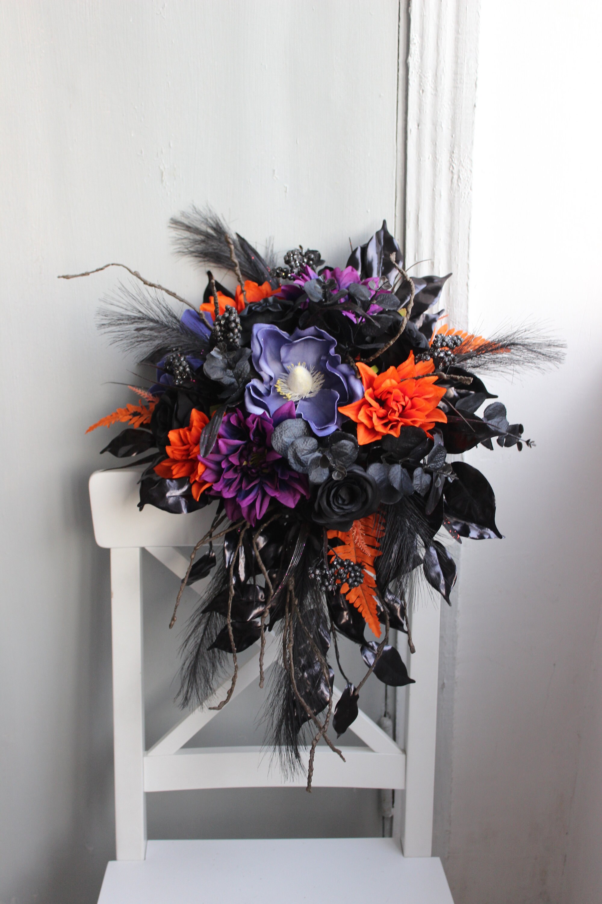 黒紫オレンジブーケ、ゴシックウェディングブーケ、カスケード