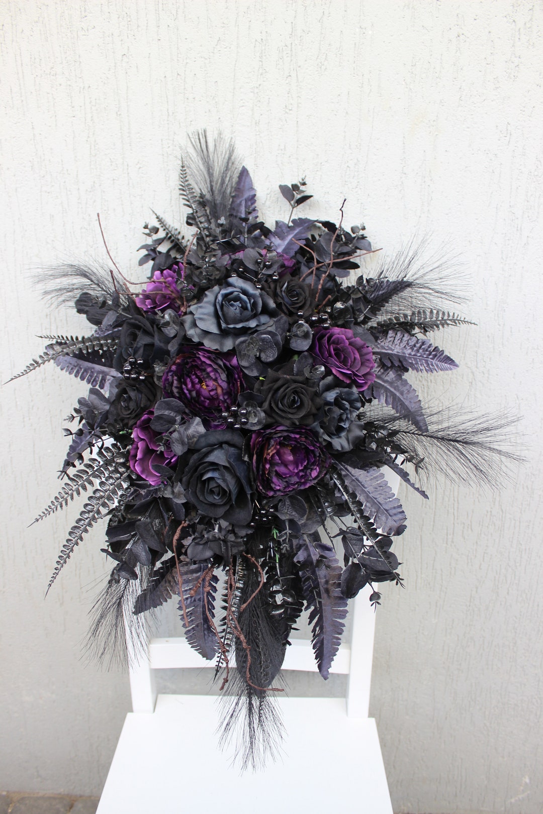 パープルブラックブーケ、ゴシックウェディングブーケ、ムーディブーケ
