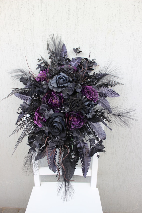 パープルブラックブーケ、ゴシックウェディングブーケ、ムーディブーケ