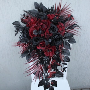 Burgunder schwarzer Blumenstrauß, gotischer Kaskadenstrauß, stimmungsvoller Strauß, Hochzeitsdekor, Seidenblumenstrauß
