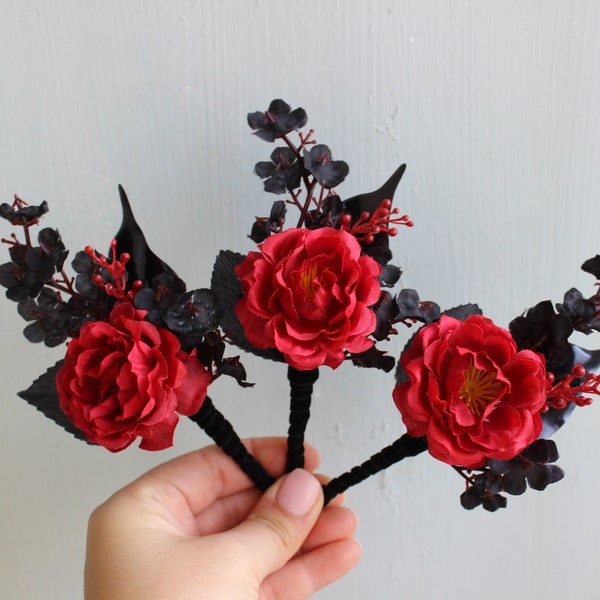 Red black wedding boutonniere, Gothic wedding buttonhole, Halloween wedding flowers
