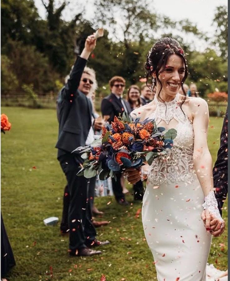 バーントオレンジネイビーブルーのウェディングブーケ、シルクフラワー