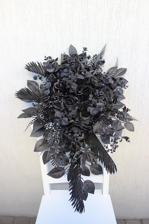 Total schwarzer Blumenstrauß, gotischer Hochzeitsstrauß, Brautstrauß der Kaskaden, gotische Hochzeitsdekoration, schwarze Hochzeit