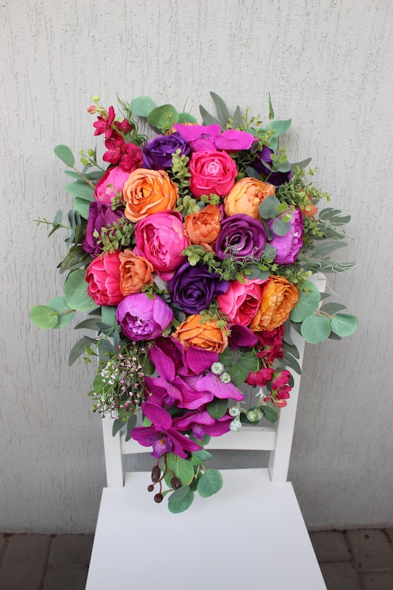 Lila-Orange-Blumenstrauß, Hochzeitsstrauß im Herbst, Kaskaden-Brautstrauß