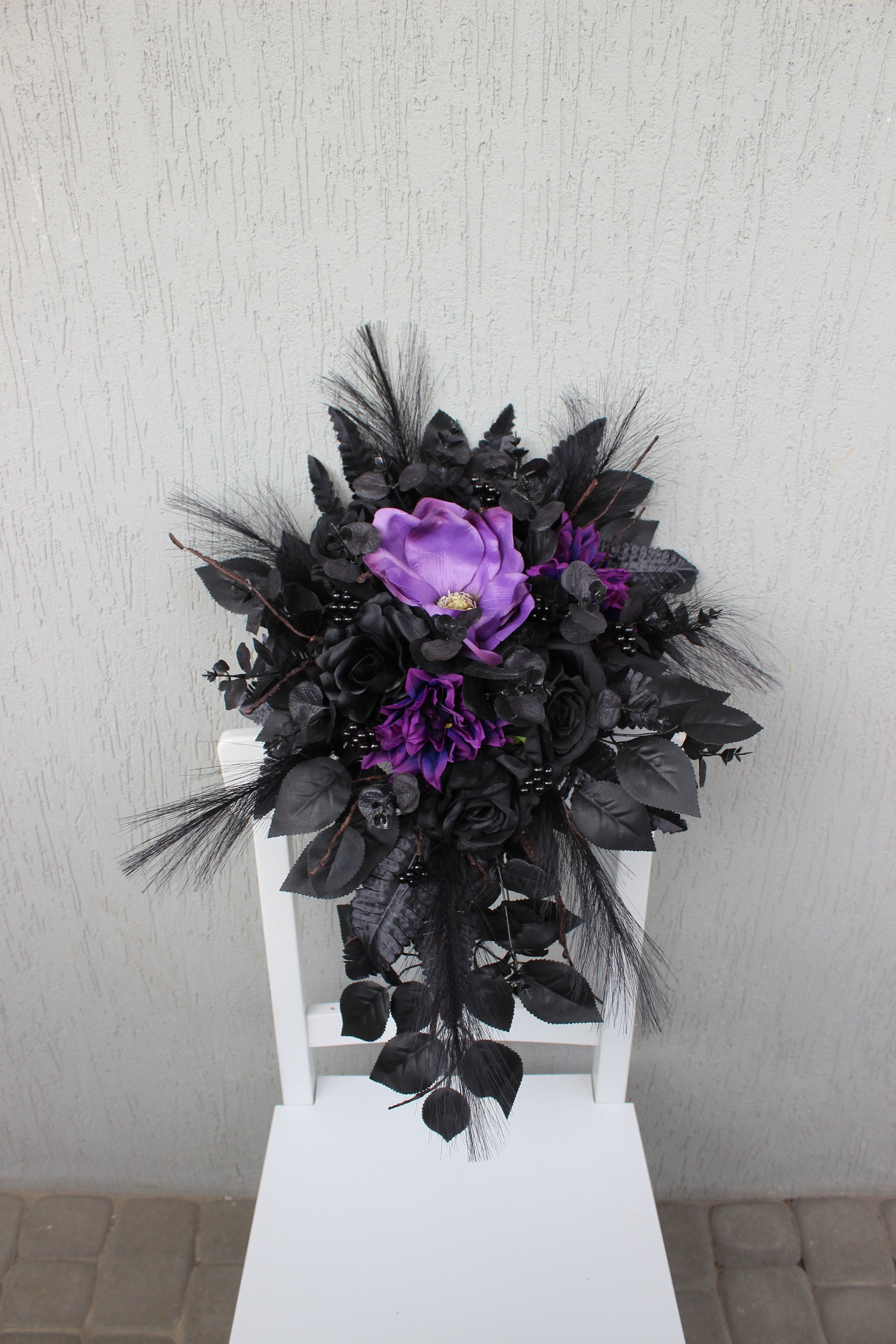 紫と黒のブーケ、ゴシックウェディングブーケ、ムーディなブーケ