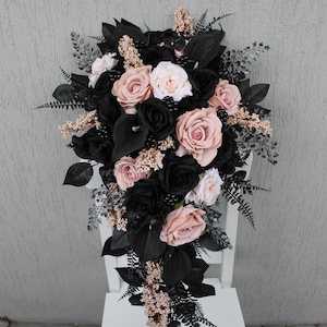 Schwarzer Blush-Bouquet, gotischer Hochzeitsstrauß, kaskadierender Brautstrauß, gotische Hochzeitsdekoration, schwarze Hochzeit