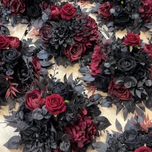 Burgundy black table bouquet, Gothic wedding decor, Top table, Wedding centerpiece