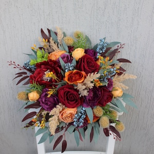 Gebrannter orangefarbener Burgunderstrauß mit Blaubeeren, Brautseidenblumenstrauß, Herbsthochzeitsstrauß