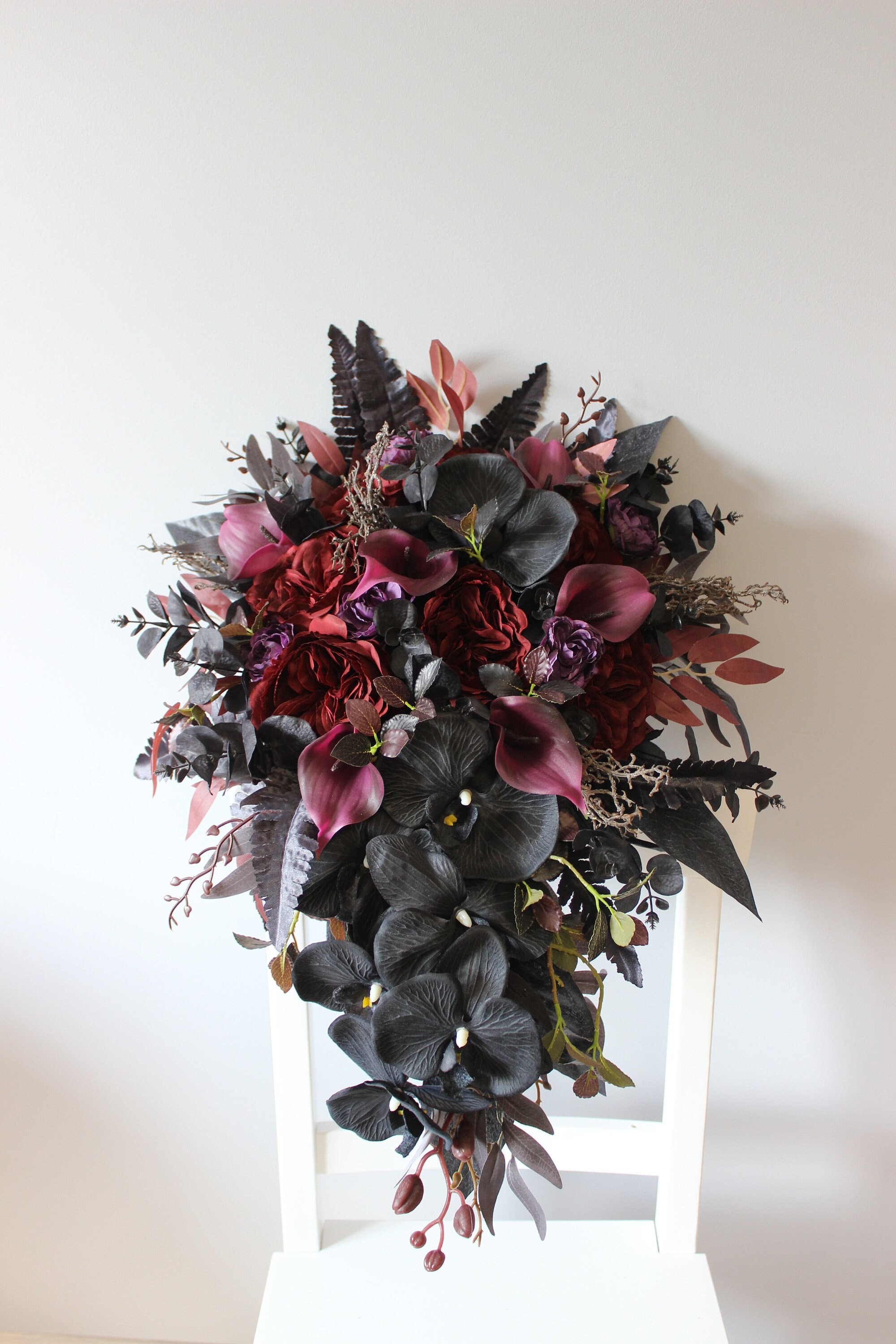 ハロウィンウェディングブーケ、ブラックバーガンディブーケ、ゴシック