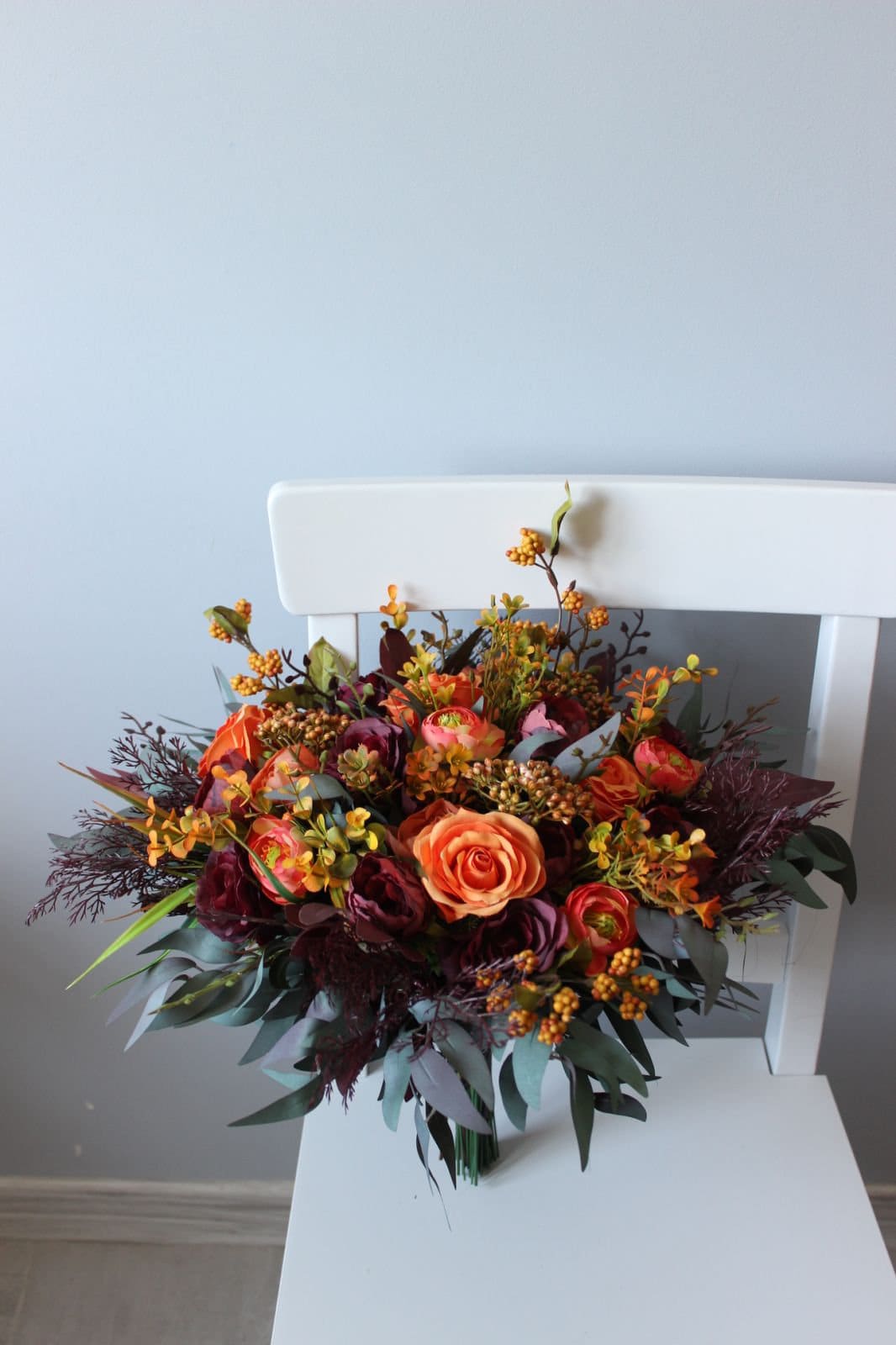 バーントオレンジのバーガンディブーケ、ブライダルシルクフラワー  