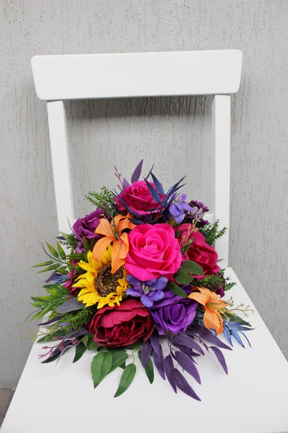 なな table flower arrange Spring Flower Arrangements Add Color to a Seasonal Tablescape