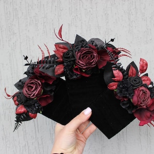 Burgundy black boutonniere, gothic boutonniere, wedding rose boutonniere, moody buttonhole, groom boutonniere