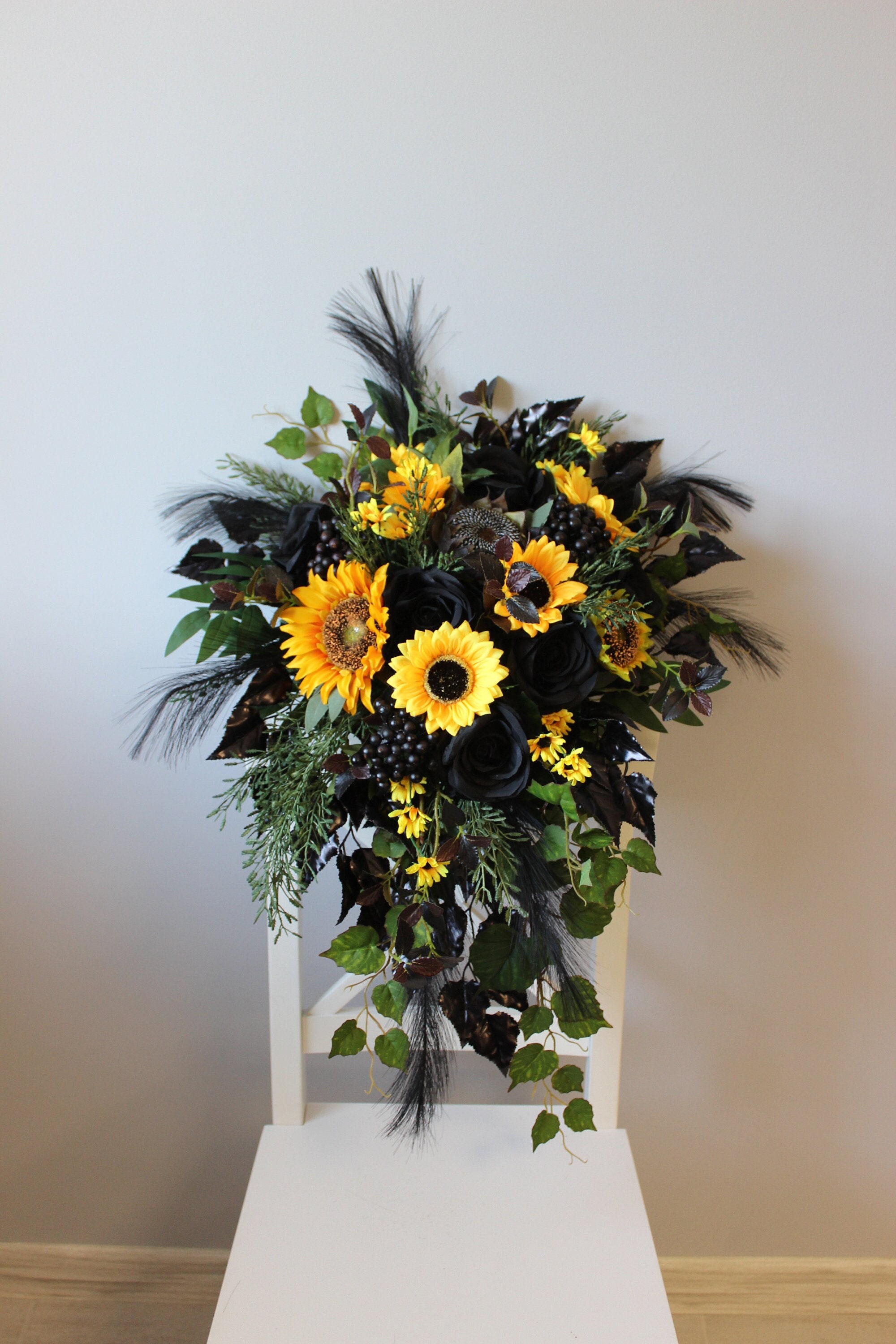 Emerald Green Black Sunflower Bouquet, Cascading Bouquet, Forest Green  Moody Bouquet - Etsy