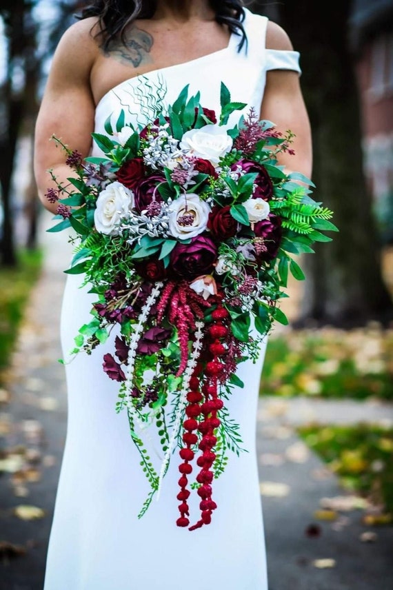 green emerald velvet dress Sage Green Pink Quinceanera Bouquet 9 Inches main image 1