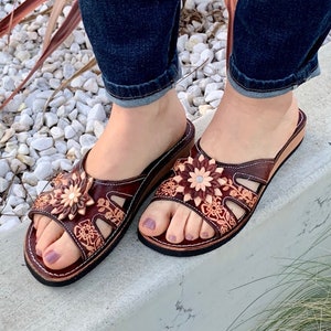 Womens Mexican Sandals, Handmade Leather Huaraches Sandals ,Sandalias Huaraches Mexicanos ,Mexican Leather Shoes, Huarache Mujer TRES TIRAS