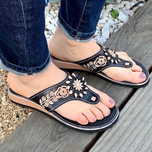 Womens Mexican Sandals , Handmade Leather Huaraches Sandals ,Sandalias Huaraches Mexicanos, Mexican Leather Shoes, PATA GALLO NEGRO / Black