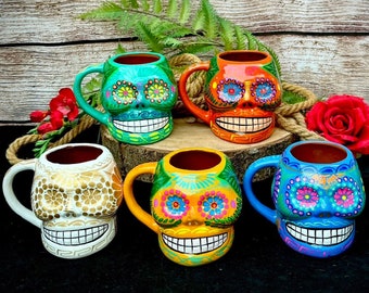 Taza grande de calavera mexicana, cerámica de arcilla pintada a mano, taza floral artesanal, taza mexicana, tazas de café y té mexicanas pintadas a mano, tazas