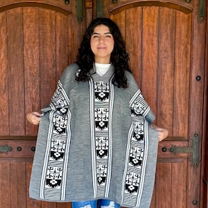 Traditional Mexican Poncho Blanket ,Mexican Cape Sweater  , Beautiful Overcoat , Super Soft Poncho , Reboso Mexicano ,Pashmina Capa Mexicana
