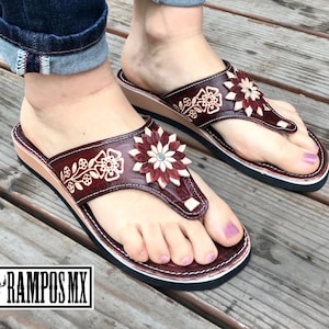 Womens Mexican Sandals, Handmade Leather Huaraches Sandals ,Sandalias Huaraches Mexicanos,Mexican Leather Shoes, PATA de GALLO CHEDRON