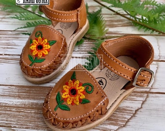 Kids Girls Mexican Leather Sandals , Children Handmade Huaraches Sandals , Huaraches Mexicanos Niña Baby Mexico Shoes , BROCHE GIRASOL TAN