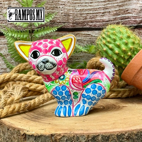 美しいメキシカンチワワ犬アート、手描きの粘土陶器の花柄手作り装飾
