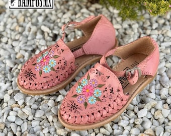 Sandały dziecięce dziewczęce meksykańskie skórzane, ręcznie robione sandały dziecięce Huaraches, buty Huaraches Mexicanos Niña Baby Mexico, BROCHE ROSITAS Laser