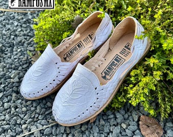 Damen Mexikanische Sandalen, Handgefertigte Leder Huaraches Sandalen, Sandalias Huaraches Mexicanos, Mexikanische Lederschuhe, JOEL Tooled WHITE / Blancos