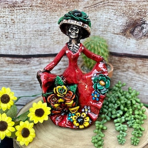 Gran estatua de Catrina Esqueleto Cerámica mexicana pintada a mano, Calavera hecha a mano, Decoración del cráneo del Día de los Muertos, Día de los Muertos, Estatua