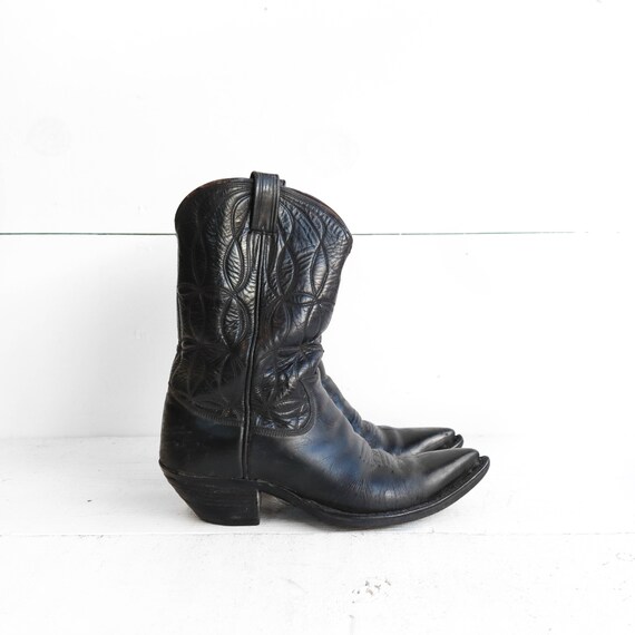 western wear cowboy boots