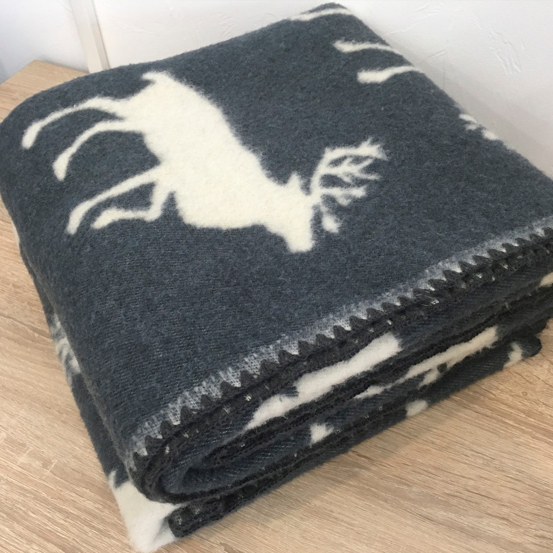 Warme Wolldecke mit Hirsch, Merinowolle graue Bettdecke, Gekochte Wolldecke, Große Wolldecke