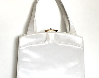 Vintage 60er Jahre exquisite weißem Lackleder Kelly-Bag mit unverwechselbaren Verschluss von Waldybag hergestellt in England