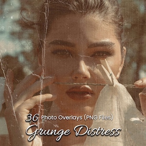 Puede incluir: El rostro de una mujer está parcialmente oculto por una tela blanca que cuelga de un tendedero. La imagen tiene un aspecto vintage, descolorido con una estética grunge. El texto "36 Photo Overlays (PNG Files) Grunge Distress" es visible en la parte inferior de la imagen.