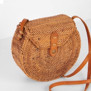 Halbmond Rattan Tasche - Bali Tasche - Sommer Tasche - Boho Tasche - Rattan Handtasche für Frauen - Geschenk für sie - Trendige Strohtasche für den Sommer