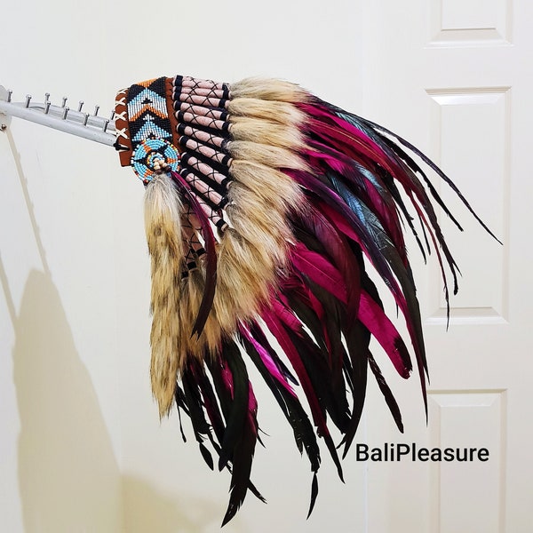 Réplica rosa del tocado indio - Warbonnet de plumas - Tocado de plumas de joyería nativa americana - Traje de festival - Sombrero indio - Longitud corta