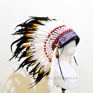 Handgemaakte veren oorlogshoed - witte en zwarte indianenhoofdtooi voor festivals en feesten.