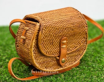 FENICAL Rattan Handwoven Round Crossbody Bag Small Purse Handbag Messenger Bag For Women And Girls FENICAL Rattan Handwoven Round Crossbody Bag Small Purse Handbag Messenger Bag For Women And Girls