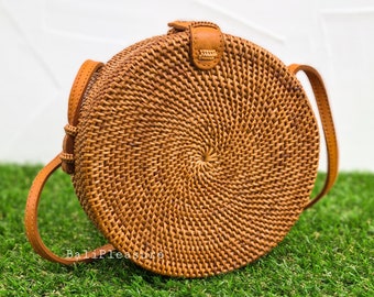 FENICAL Rattan Handwoven Round Crossbody Bag Small Purse Handbag Messenger Bag For Women And Girls FENICAL Rattan Handwoven Round Crossbody Bag Small Purse Handbag Messenger Bag For Women And Girls