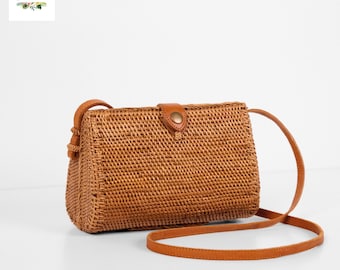 Handmade Rattan Clam Bag – Woven Boho Summer Purse