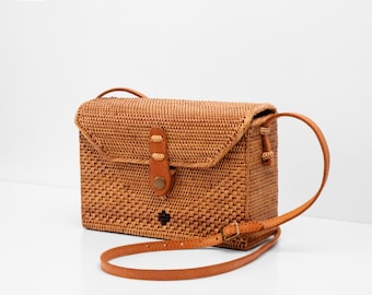 Handmade Woven Rattan Crossbody Bag – Bohemian Summer Purse