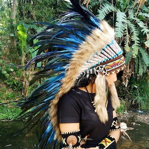 Coiffe indienne Réplique bleue Bonnet de guerre en plumes Chapeau de plumes amérindiennes Costume de festival Chapeau indien Longueur moyenne image 1