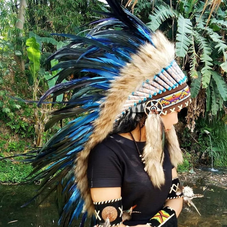 Coiffe indienne Réplique bleue Bonnet de guerre en plumes Chapeau de plumes amérindiennes Costume de festival Chapeau indien Longueur moyenne image 1